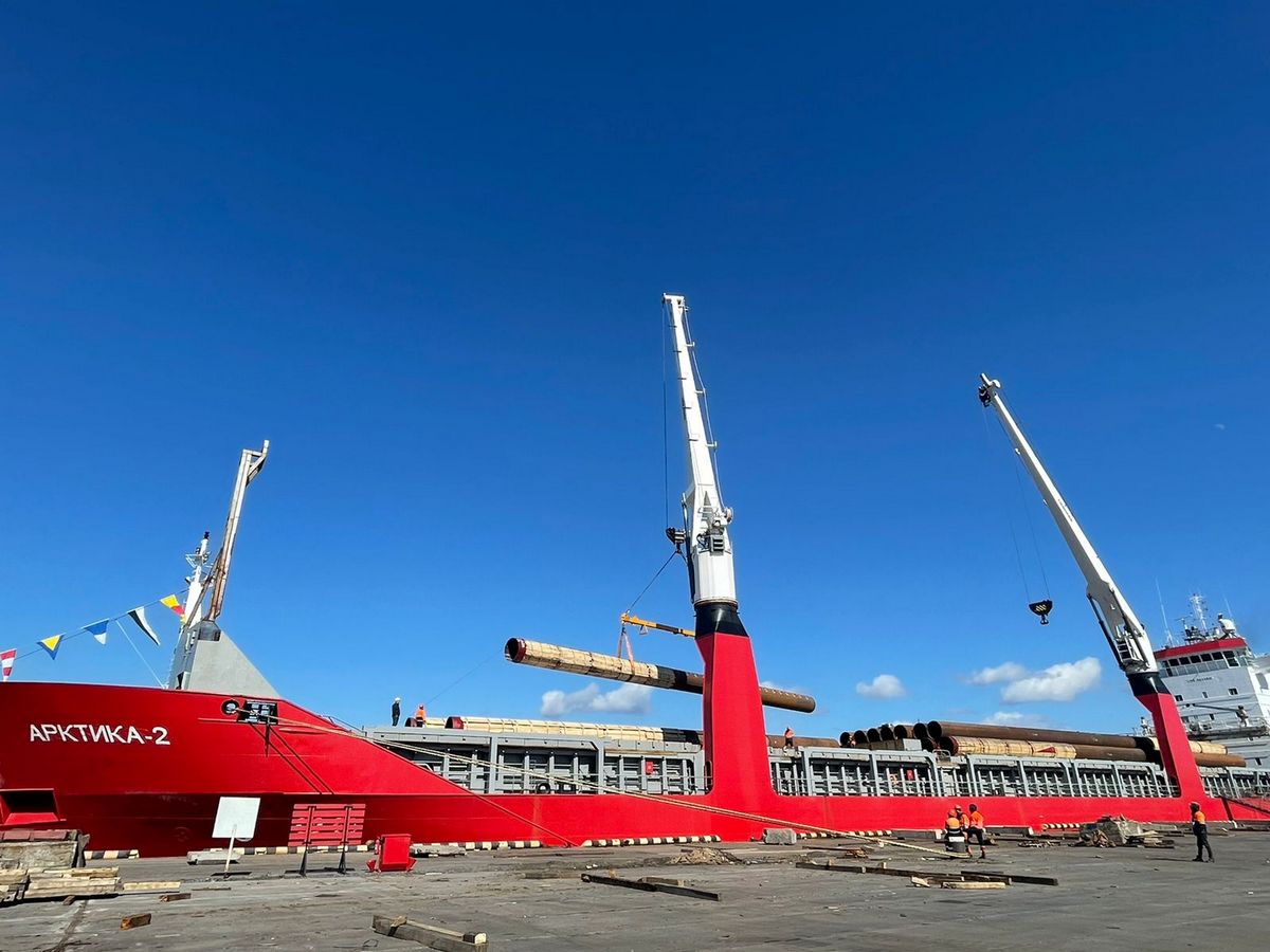 В порт Сабетта доставят последнюю сваю для строительства ледозащитных сооружений на терминале «Утренний»